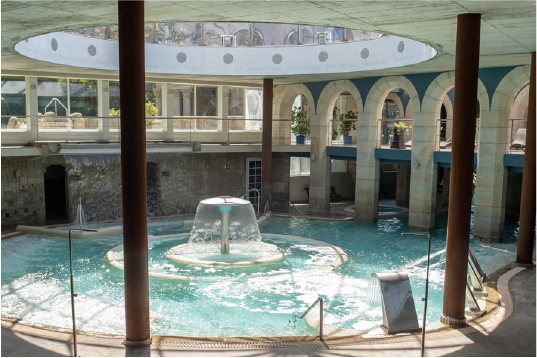 Balneario con luz natural en O Morrazo