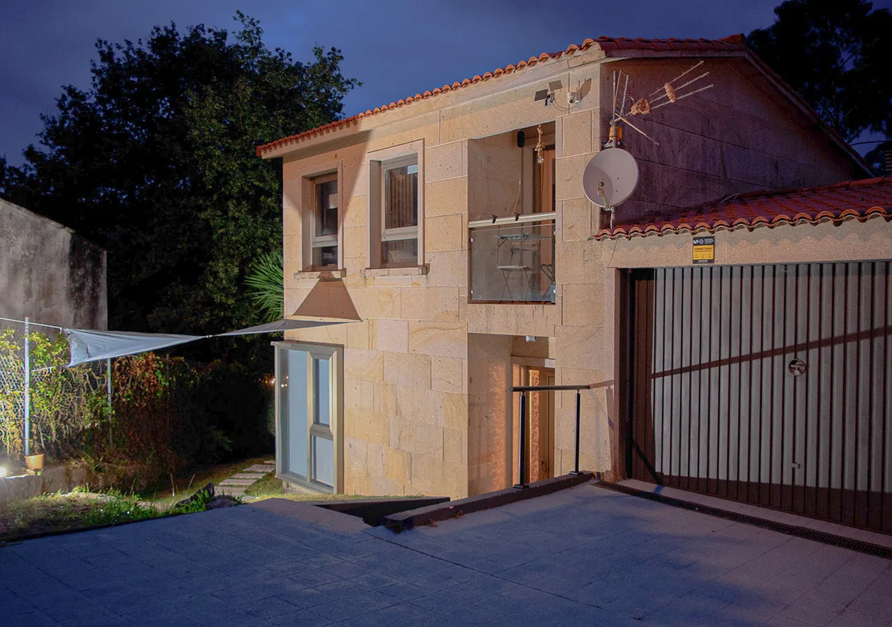 Piscina privada de O Igrexario con zona exterior de descanso